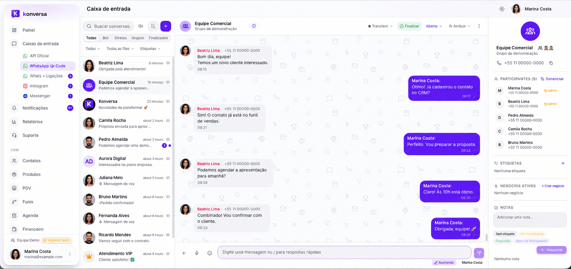 Caixa de entrada do Konversa com a lista de conversas, uma conversa aberta e o painel do contato com etiquetas, negócios e notas
